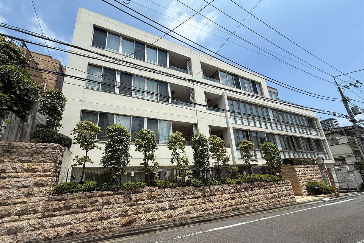 恵比寿ガーデンプレイスからほど近い閑静な住宅街。南西角住戸、87㎡越えのゆとりある3LDK。新築基準のリノベーション実施予定